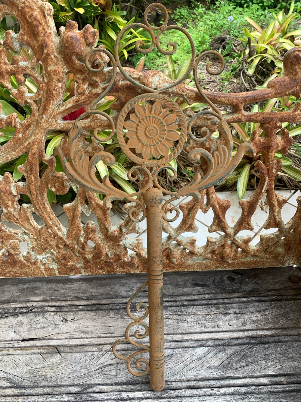 Decorative Vintage Skeleton Key Design with Floral Medallion - Rust Finish
